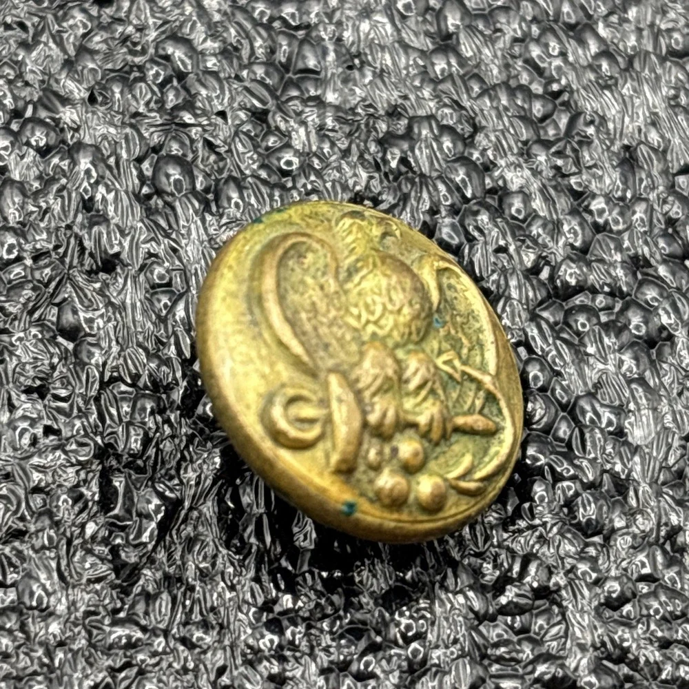 Antique Civil War‎ Union US Navy Brass Gilted Shank Button Eagle Holding Anchor